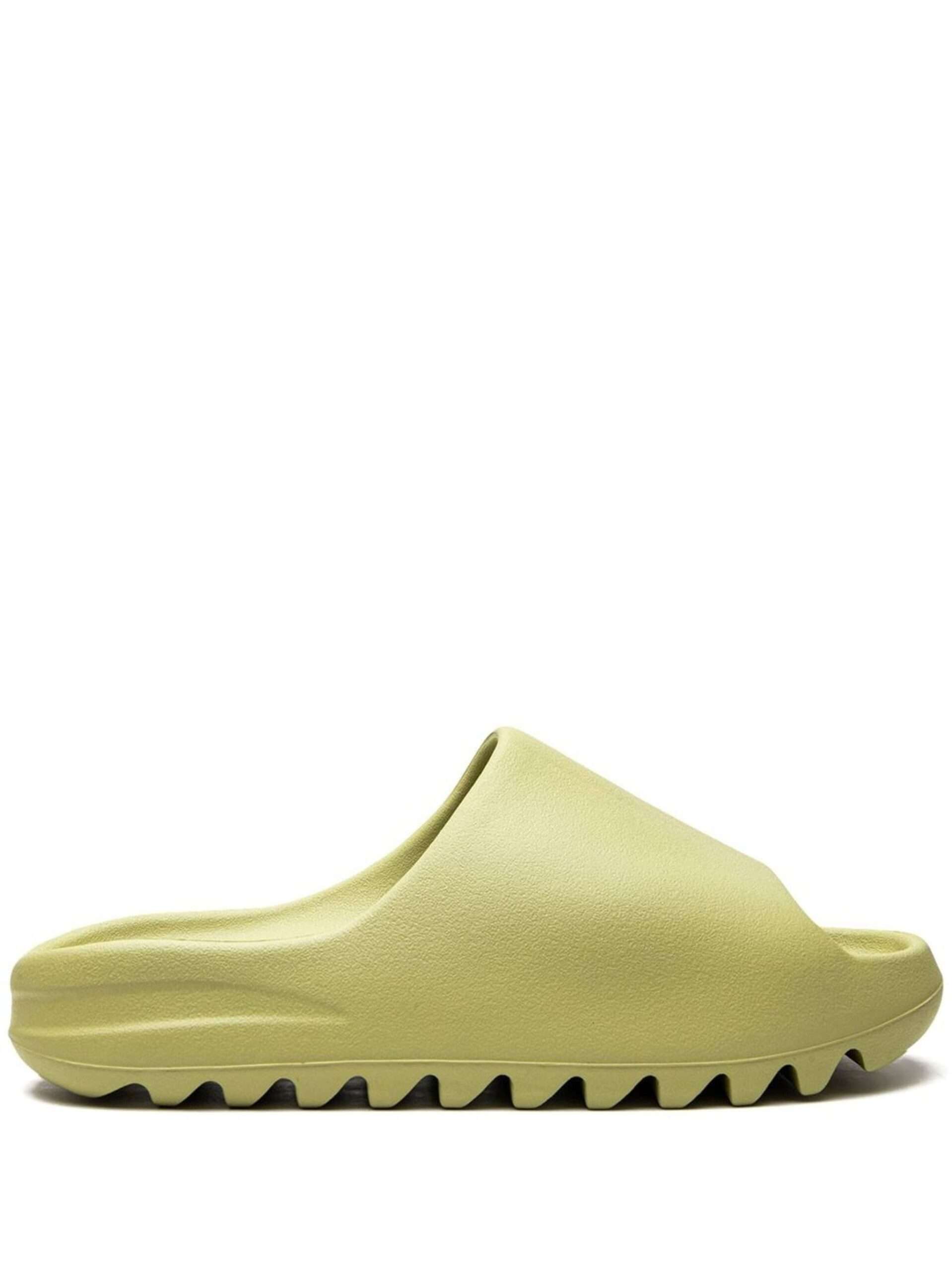 YEEZY Slide “Resin”